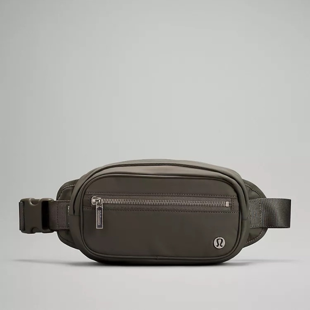 Lululemon Wunderlust Belt Bag 1.8L
Colour Grey Sage